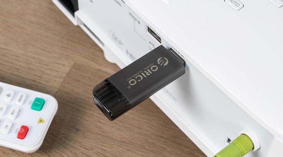 高效投屏不用线!明基 E520 智能投影仪限时 4199 元 高效投屏不用线!明基 E520 智能投影仪限时 4199 元