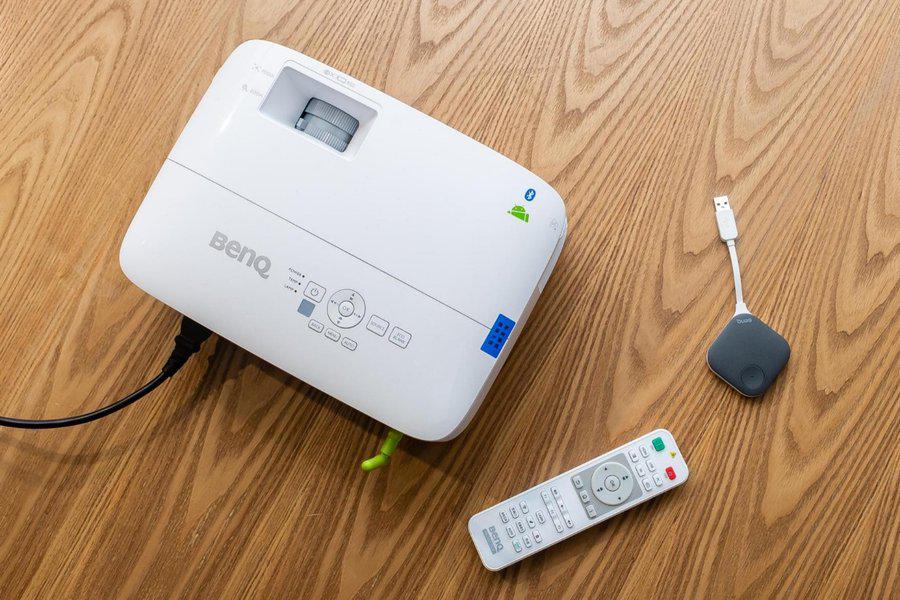 高效投屏不用线!明基 E520 智能投影仪限时 4199 元 高效投屏不用线!明基 E520 智能投影仪限时 4199 元