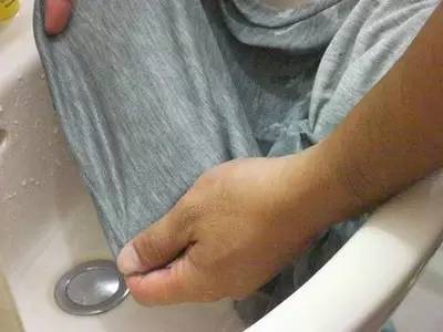 衣服不管染上什么,用这招都能洗掉,收好不用谢! 衣服不管染上什么,用这招都能洗掉,收好不用谢!