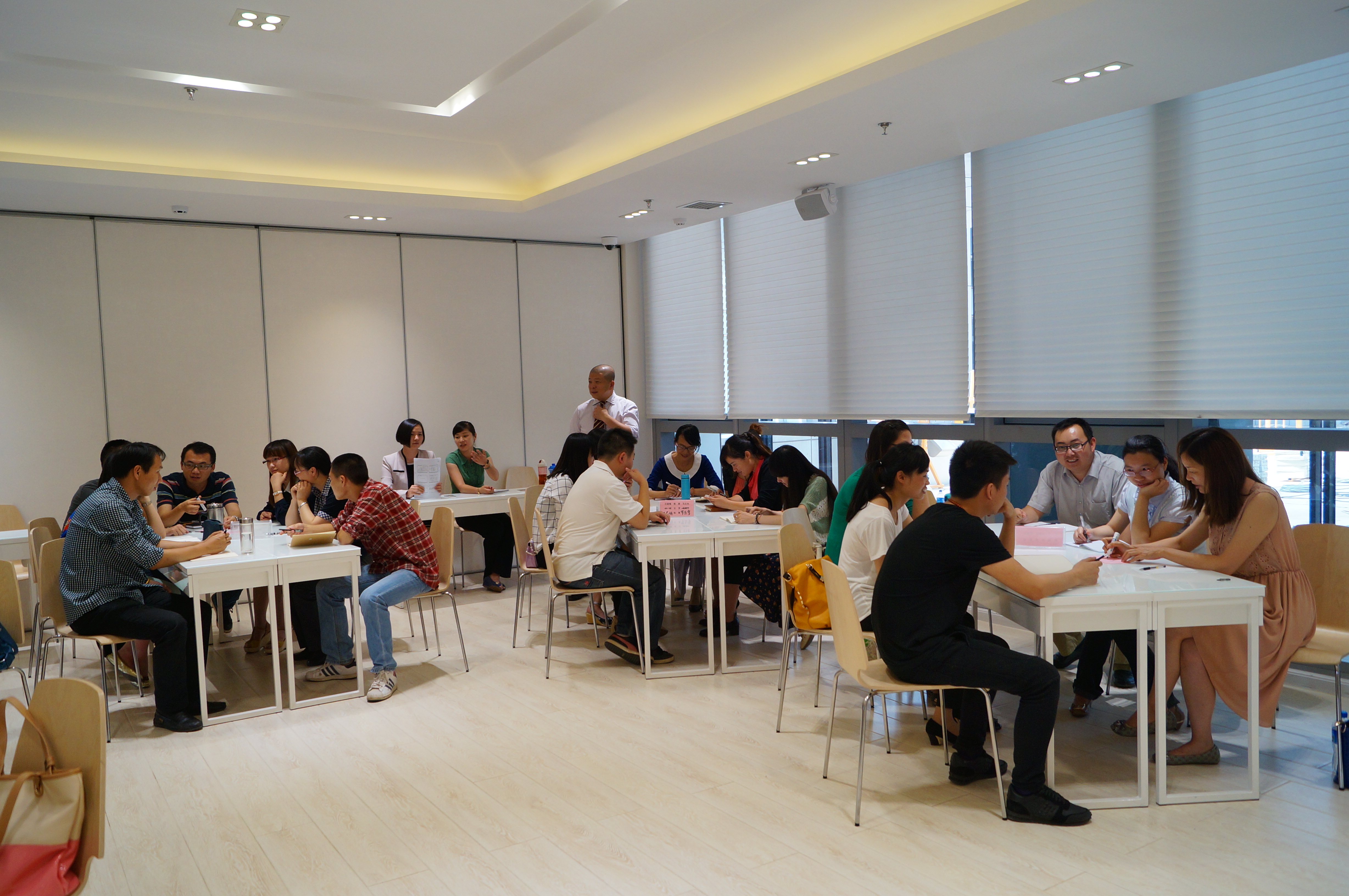 云药集团商务礼仪培训1 PlR3vH