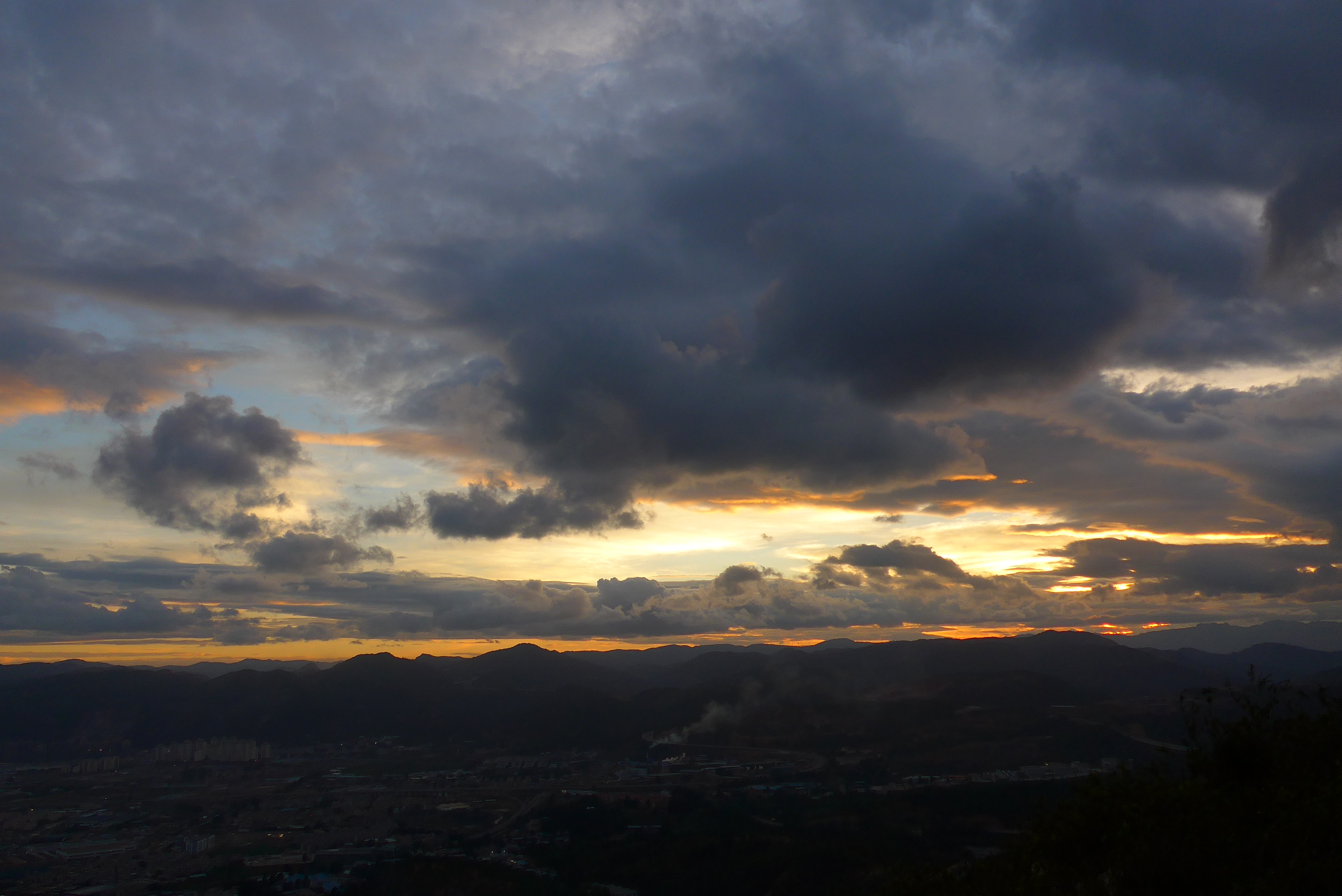 夜爬昆明长虫山11 WyGxOk