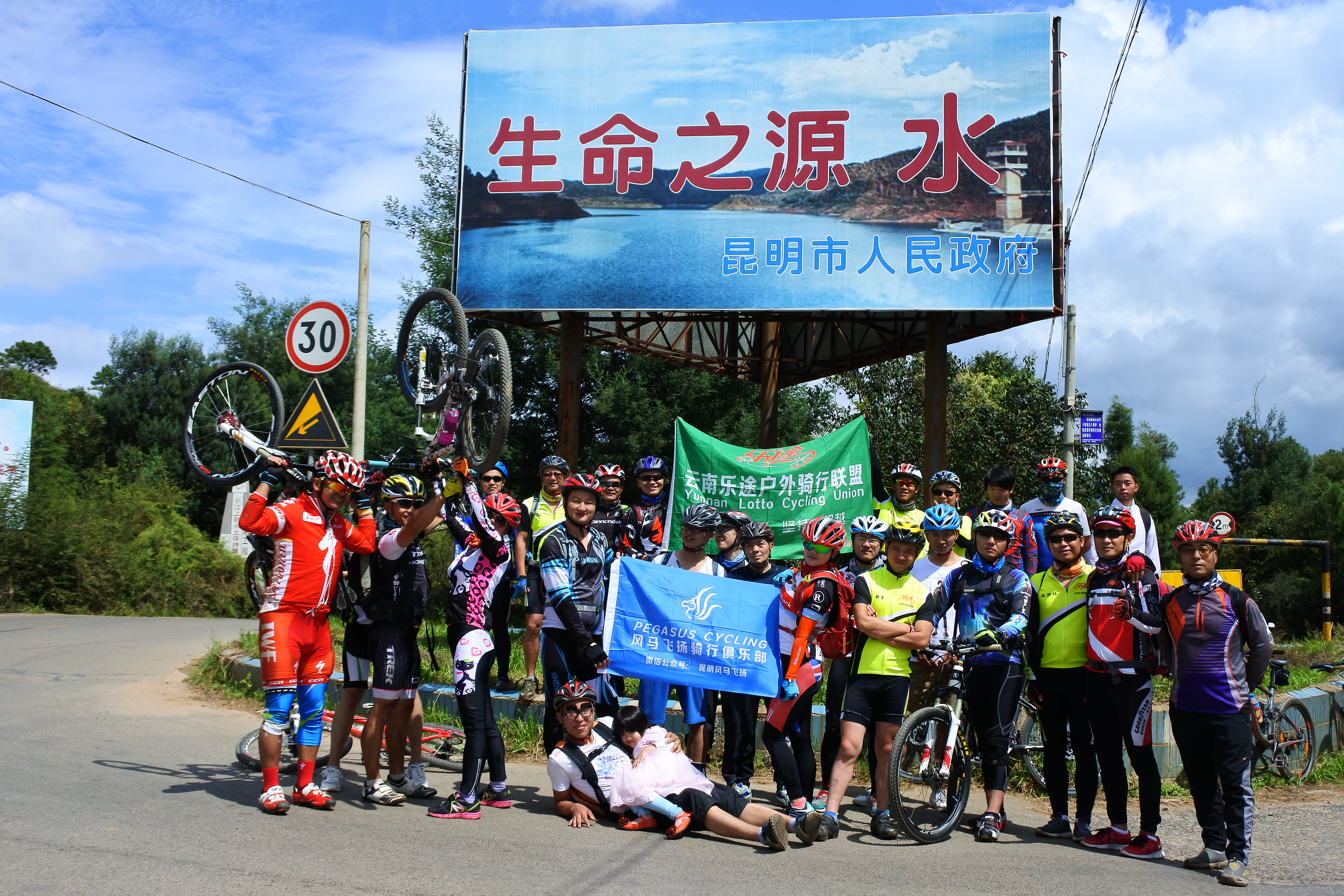 骑行小河东大土路1 DKBmCn