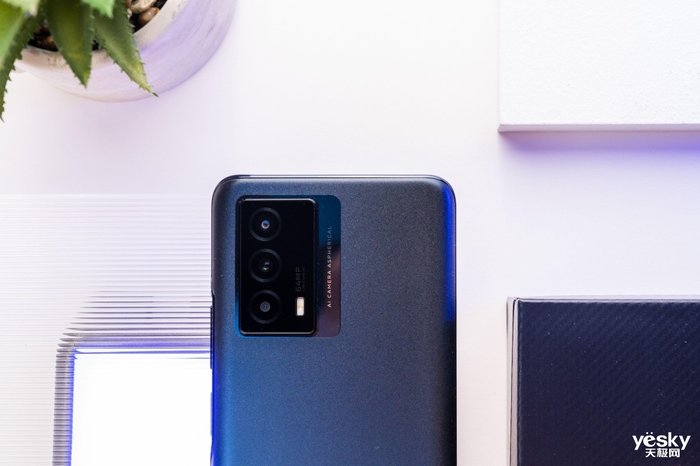 5G续航神机 iQOO Z5评测:满血性能的旗舰级体验 5G续航神机 iQOO Z5评测:满血性能的旗舰级体验