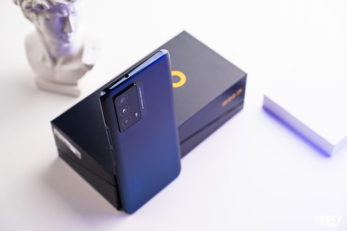 5G续航神机 iQOO Z5评测:满血性能的旗舰级体验 5G续航神机 iQOO Z5评测:满血性能的旗舰级体验