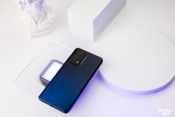 5G续航神机 iQOO Z5评测:满血性能的旗舰级体验 5G续航神机 iQOO Z5评测:满血性能的旗舰级体验