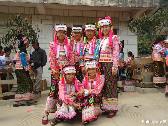 云南有座建在山顶的县城,两侧都是悬崖如同飘在云端,与世隔绝至今不通高速与铁路 云南有座建在山顶的县城,两侧都是悬崖如同飘在云端,与世隔绝至今不通高速与铁路