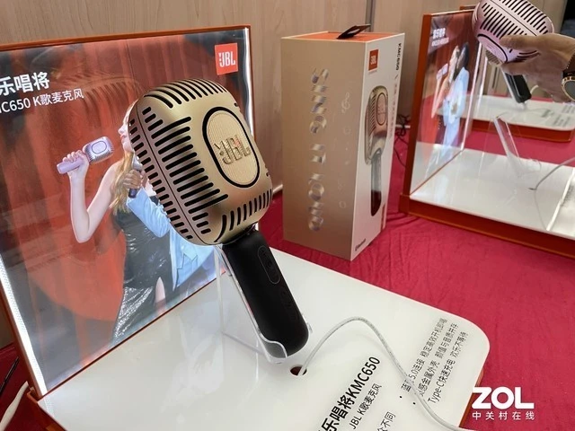 JBL KMC650无线麦克风来袭 为K歌发烧友而生 JBL KMC650无线麦克风来袭 为K歌发烧友而生