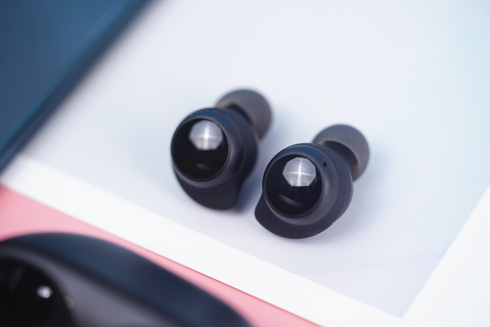 Redmi Buds3青春版无线耳机首发评测：续航、降噪小惊喜