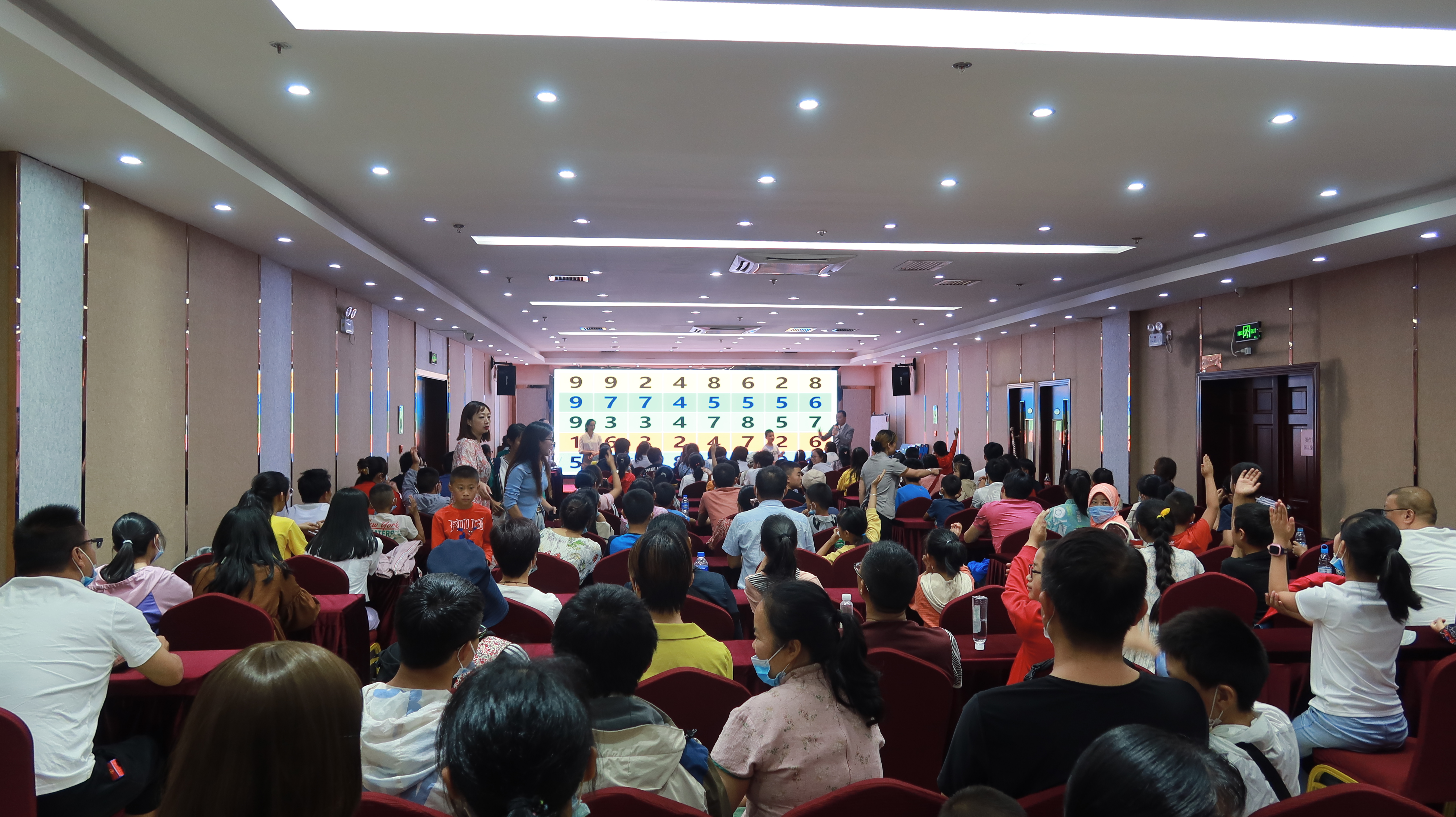 昆明莲花宾馆“脑科学之打造超能大脑”报告会10 F2YCZG