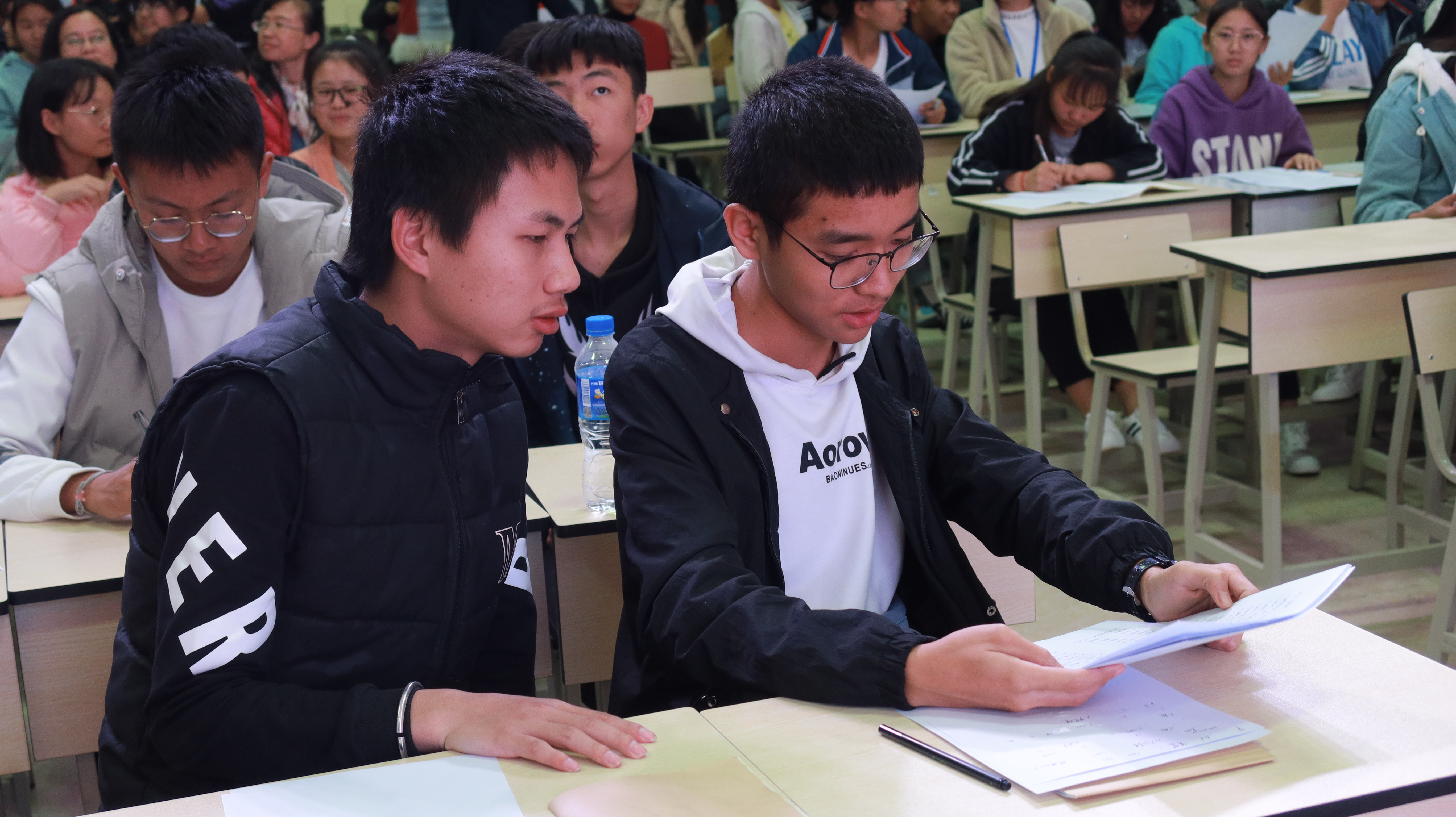 石屏高级中学“脑科学之打造超能大脑”报告会17 Tj2Wd1
